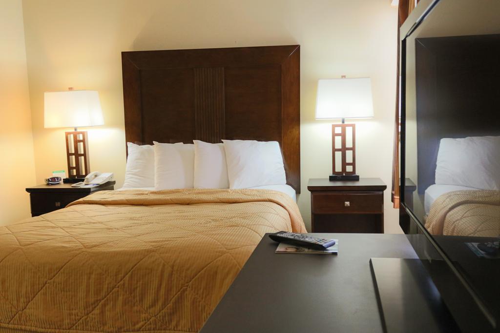 Frontier Hotel Хьюстон Экстерьер фото